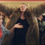 MACKLEMORE & RYAN LEWIS – THRIFT SHOP FEAT. WANZ (OFFICIAL VIDEO) 